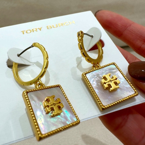 Nothing But Unique❗️Looove this 100 AUT Tory Burch Mother of Pearl  Earrings - Picture 1 of 8